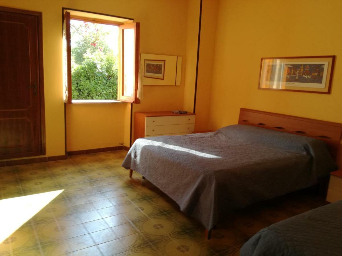 Casa La Calicchia Hostal Norma Exterior foto